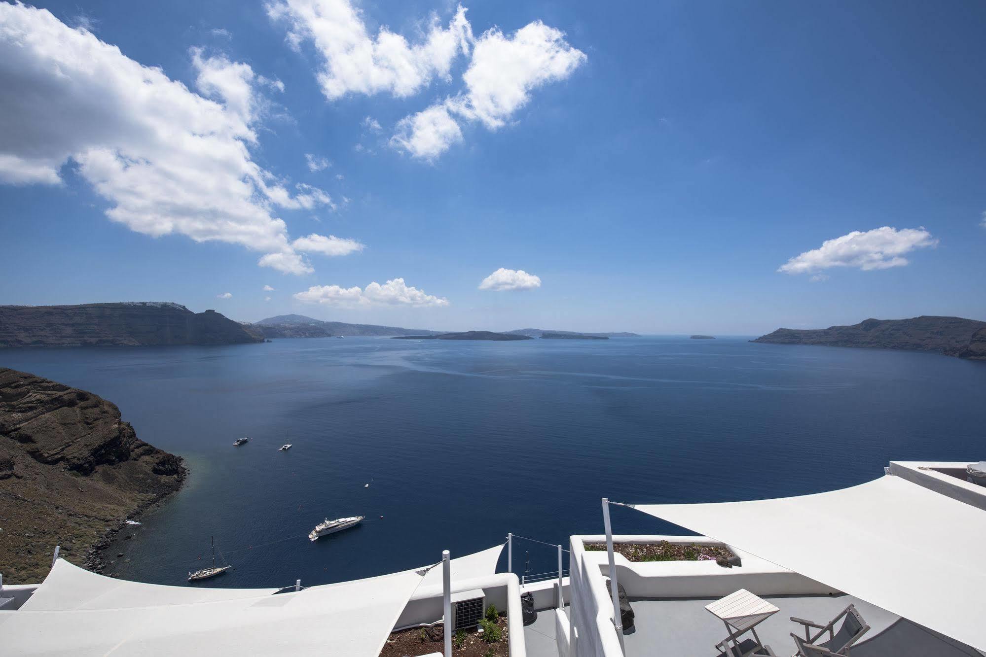 Ambition Suites (Adults Only) Ia Exterior foto